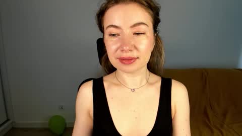 Mia online show from June 2, 6:25 am