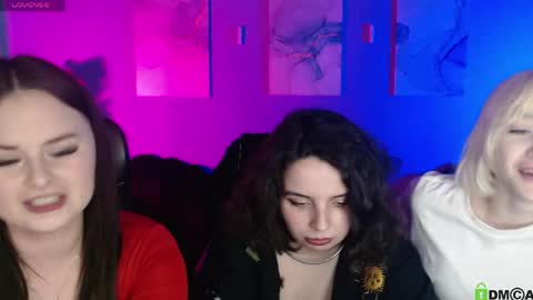 mia_mooon_ online show from April 23, 12:29 pm