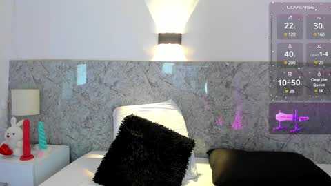 Mia online show from February 8, 12:39 pm