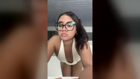 Mia online show from August 7, 6:42 am