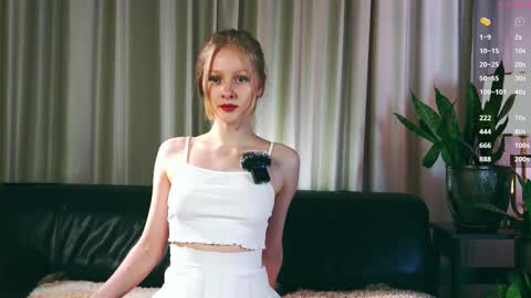 Mia online show from September 19, 2:49 pm