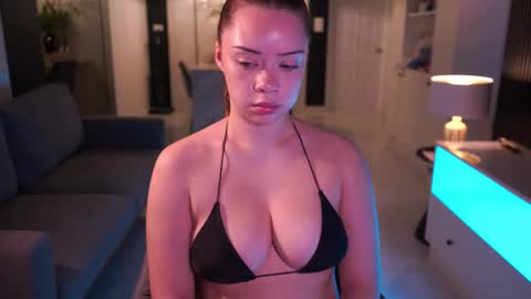 VixenMia online show from October 22, 3:22 am