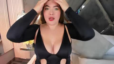 mia vixenn  online show from January 14, 11:10 pm