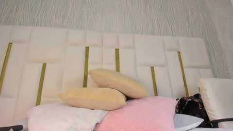 mia_vy online show from May 8, 3:10 am