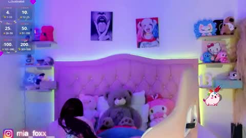 Mia online show from January 15, 11:22 pm