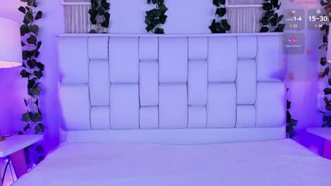 Mia online show from April 4, 11:31 am