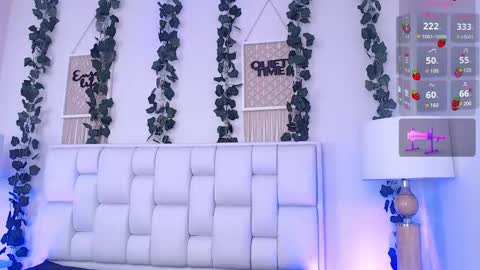 Mia online show from February 25, 1:10 pm