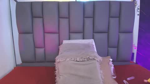 Mia online show from February 17, 12:15 pm