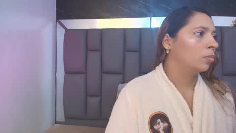 Mia online show from February 2, 12:04 pm