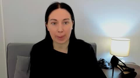 Mia online show from March 17, 4:33 pm