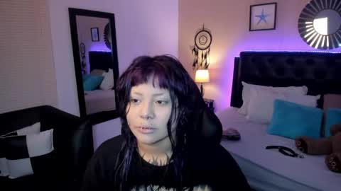 Mia online show from April 20, 12:30 pm