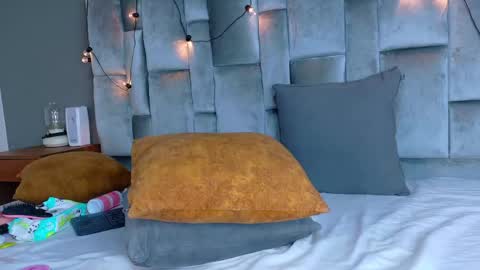 miaanderson__ online show from May 14, 4:35 pm
