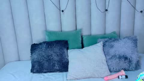 miaanderson__ online show from May 20, 2:14 pm