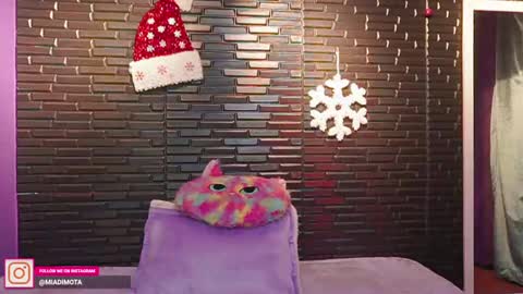 Mia online show from December 7, 4:31 am