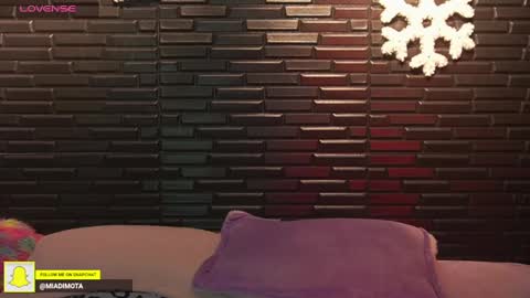 Mia online show from December 4, 4:10 am