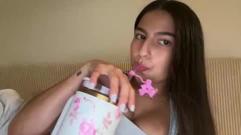 miaduhartee online show from December 4, 4:48 am