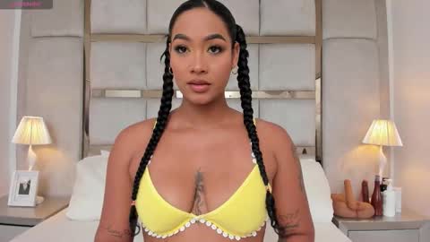 Call me Mia online show from October 3, 8:25 pm