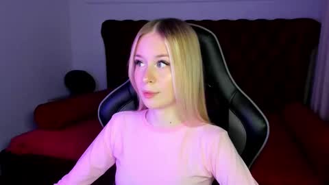 Mia online show from September 22, 5:55 pm