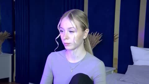 Mia online show from September 26, 5:32 pm