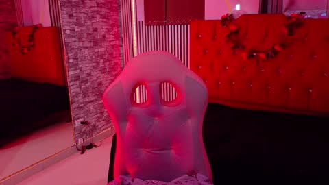 MIA VELEZ online show from February 12, 5:20 am