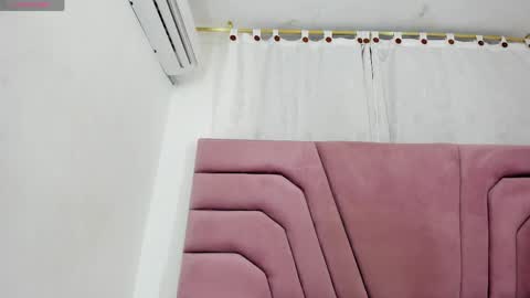 miajhonsonx online show from April 13, 3:24 pm