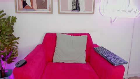 Mia Khalifa online show from December 18, 3:55 am