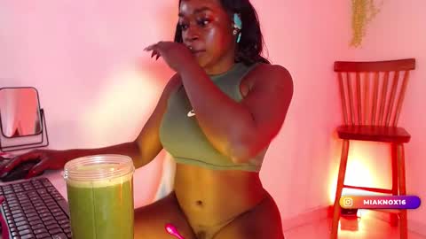 Mia online show from March 5, 9:05 am