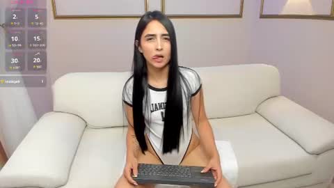 mialiore_ online show from July 9, 12:40 pm