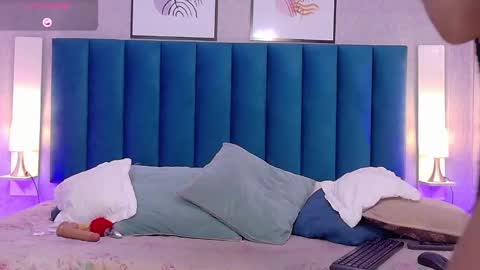 Mia  online show from September 26, 12:47 pm