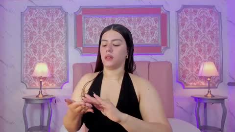 Mia   -5 7001400 Follow  online show from March 5, 12:33 pm