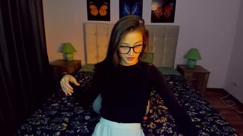 Mia online show from January 7, 7:06 pm