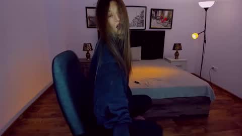 Mia online show from December 24, 6:39 pm