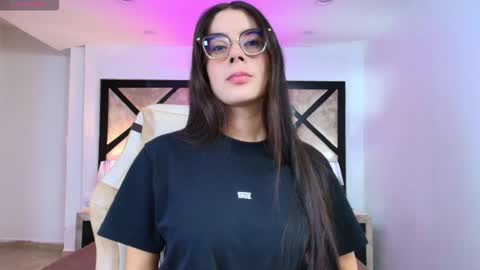 Mia online show from September 12, 8:27 pm