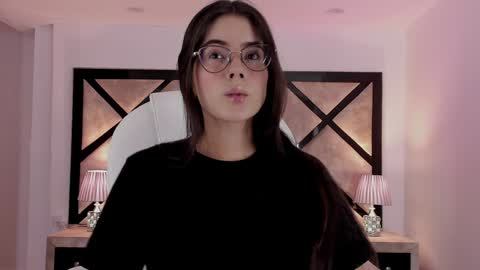 Mia online show from January 16, 8:03 pm