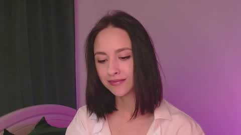 Mia online show from September 18, 8:57 am