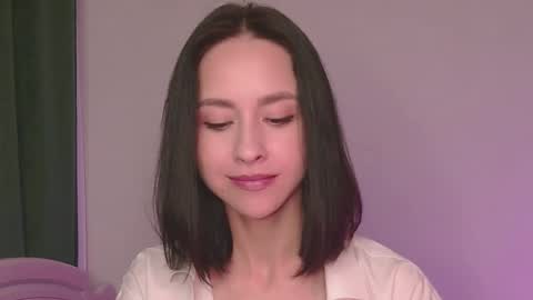 Mia online show from September 19, 9:08 am