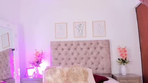 Miavenuss 1 online show from April 20, 10:35 pm