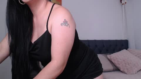 Mia Wilson online show from April 11, 4:07 am