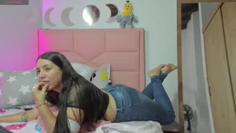 mia online show from April 18, 10:40 am