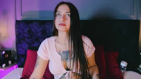 miia_moore_ online show from May 4, 7:39 pm