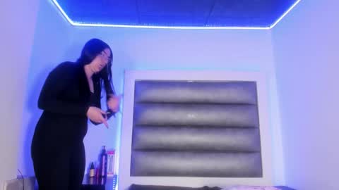 Mia online show from March 10, 3:54 am