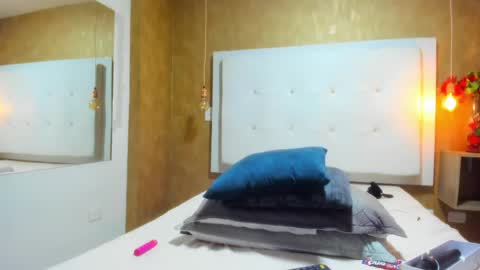          online show from April 13, 8:09 pm