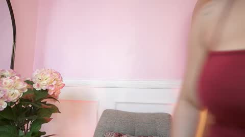 milacrave online show from February 13, 12:40 pm