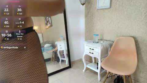 miladiosa online show from October 8, 12:31 pm