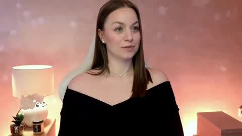 Mila Fleur online show from April 8, 2:30 pm