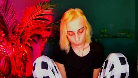 MilaGlow online show from December 19, 5:27 pm