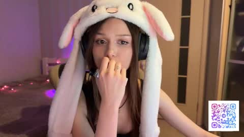 milamiuu online show from February 2, 5:01 pm