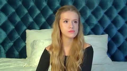 MilanaBalmain online show from December 3, 4:09 pm