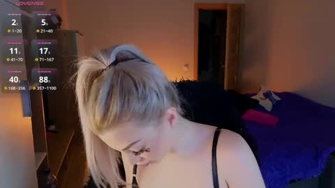 Lana online show from May 1, 9:07 pm