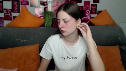 milanaroz online show from October 31, 6:04 am